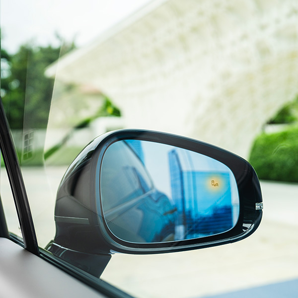 How to Clean a Car Mirror