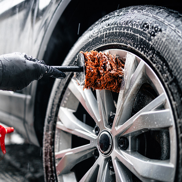 How to Clean Aluminum Wheels and Rims