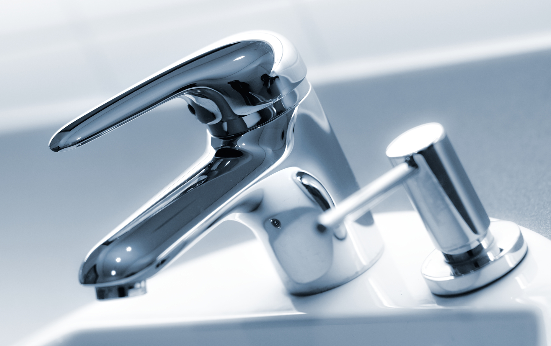 Use baking sheets to polish your faucets and other chromium