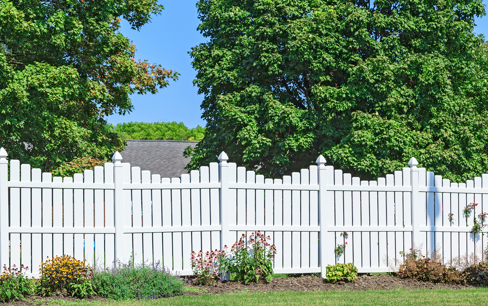 How to Clean a Vinyl Fence
